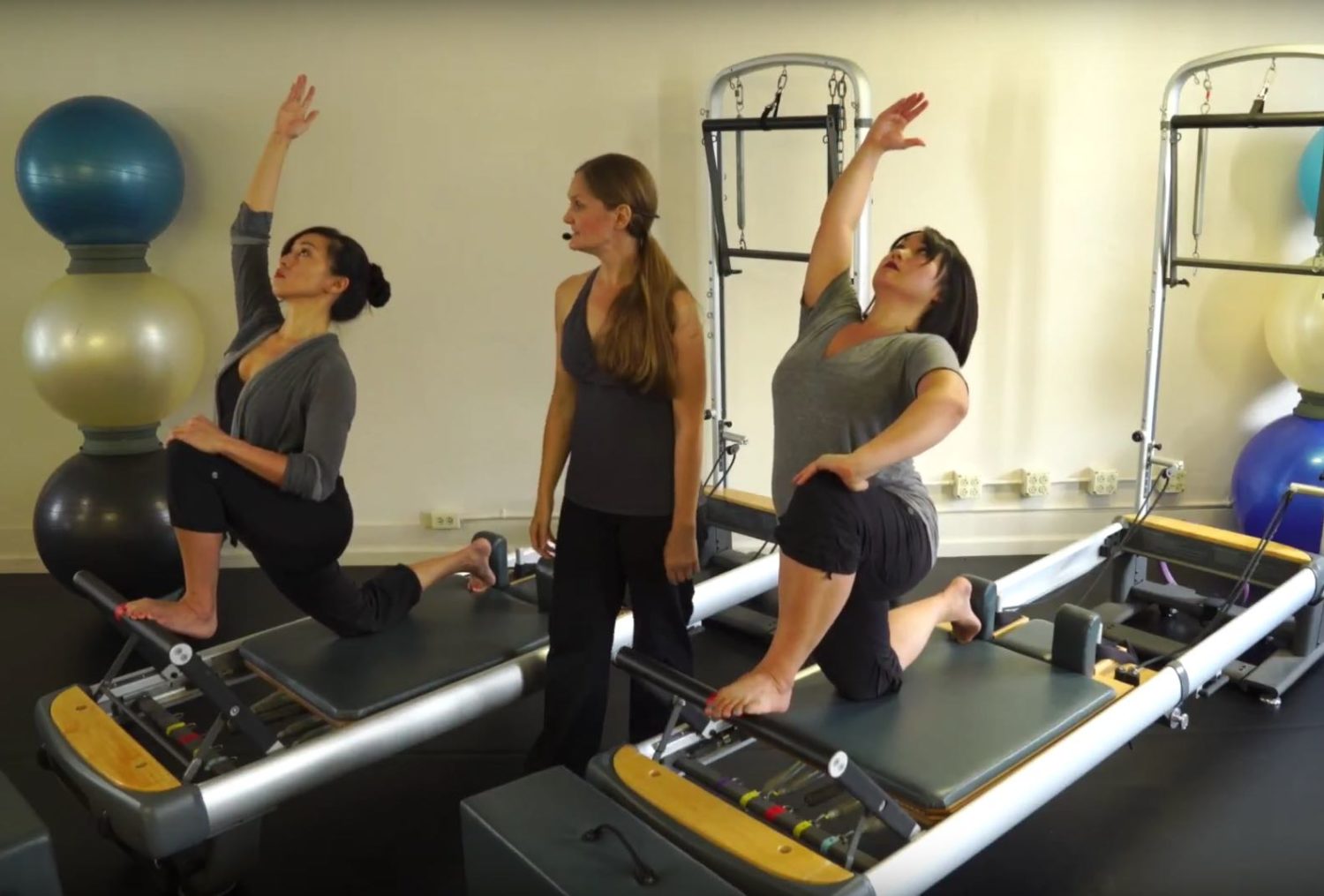 Single Thigh Stretch on Reformer_UpsideDown Pilates_Pilates Hawaii